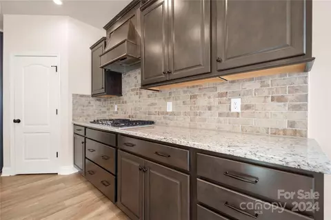 Kitchen - 923 Moose Trl, Matthews, NC 28104 photo 5 of 6
