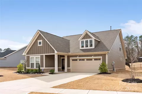 Exterior - 923 Moose Trl, Matthews, NC 28104 photo 2 of 9