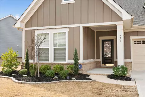 Exterior - 923 Moose Trl, Matthews, NC 28104 photo 4 of 9
