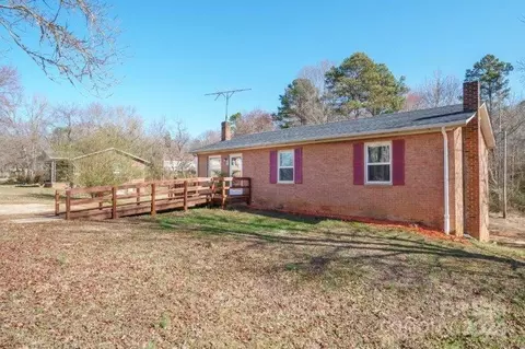 405 Polk St, Taylorsville, NC 28681