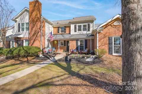 9119 N Vicksburg Park Ct, Charlotte, NC 28210
