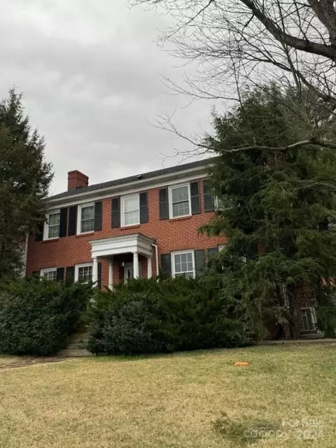 74 Church St, Canton, NC 28716