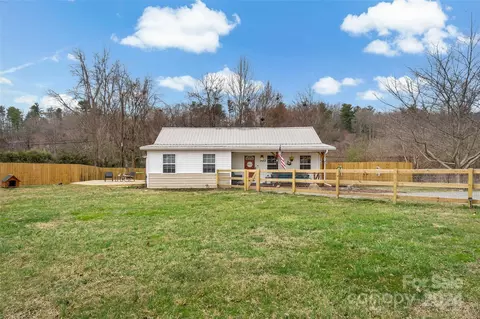 2123 Arlington Pl, Hendersonville, NC 28791