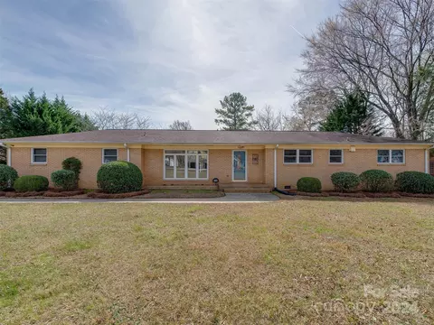 518 Gray Dr, Charlotte, NC 28213