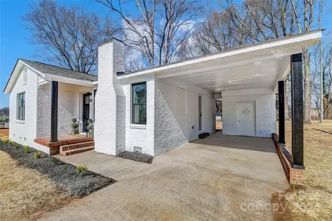 110 Crescent Dr, Bessemer City, NC 28016
