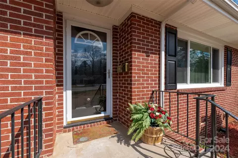 503 Gillsbrook Rd, Lancaster, SC 29720
