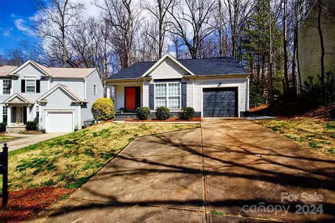 1542 Rumstone Ln, Charlotte, NC 28262