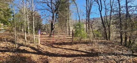 2592 Tanasee Gap Rd, Balsam Grove, NC 28708
