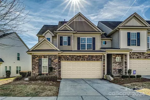 6618 Portland Rose Ln, Charlotte, NC 28210