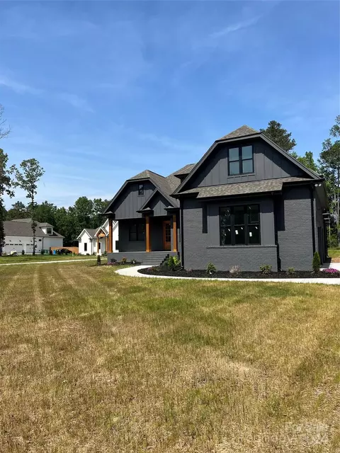 Exterior - 1018 Piney Dr, Monroe, NC 28110 photo 2 of 11