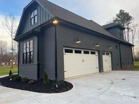 Exterior - 1018 Piney Dr, Monroe, NC 28110 photo 7 of 11