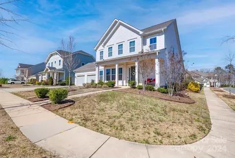 2166 Paddlers Cove Dr, Clover, SC 29710