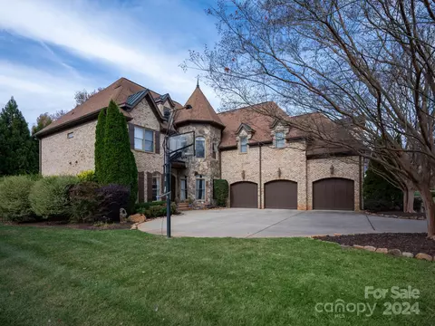 8905 Man Of War Dr, Waxhaw, NC 28173
