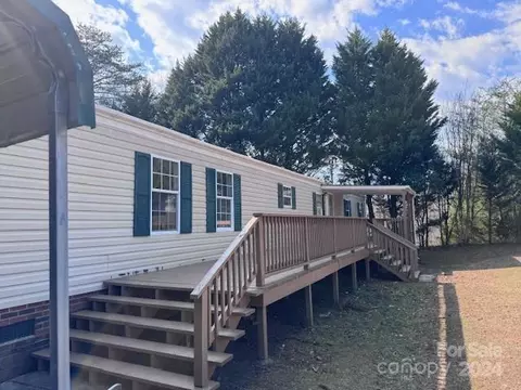2601 Kite Dr, Lenoir, NC 28645