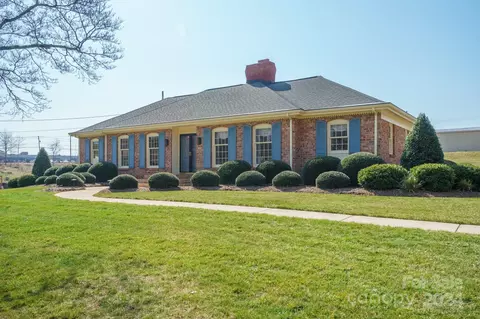 1020 E 23rd St, Newton, NC 28658