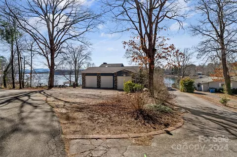 Exterior - 2302 E Point Rd, Nebo, NC 28761 photo 3 of 6
