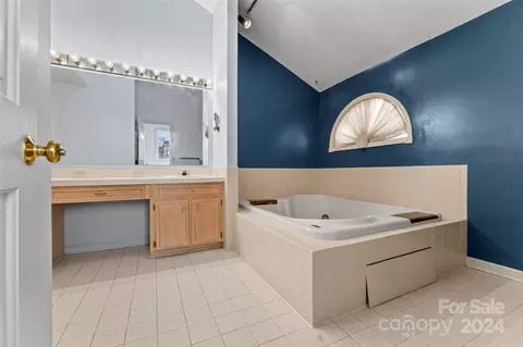 Bath - 2302 E Point Rd, Nebo, NC 28761 photo 5 of 5