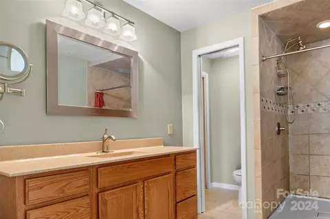 Bath - 2302 E Point Rd, Nebo, NC 28761 photo 1 of 5