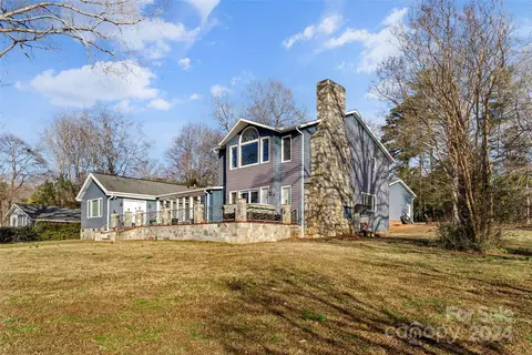 Exterior - 2302 E Point Rd, Nebo, NC 28761 photo 4 of 6