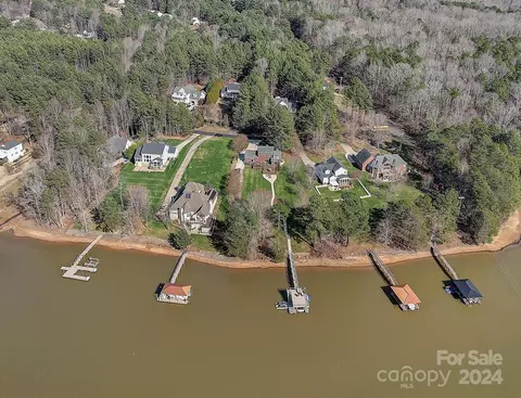 3665 Lake Bluff Dr, Sherrills Ford, NC 28673