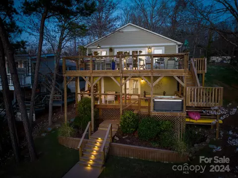 152 Shoreline Rd, Badin Lake, NC 28127
