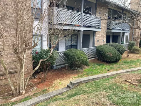 5864 Harris Grove Ln, Charlotte, NC 28212