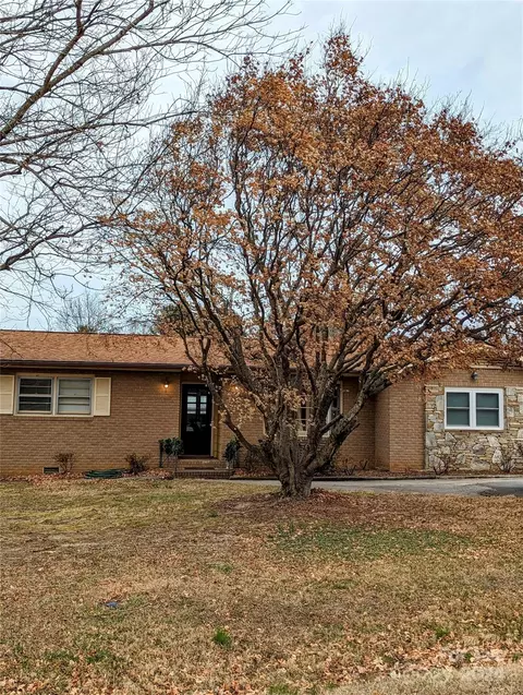 110 Poinsette St, East Flat Rock, NC 28726
