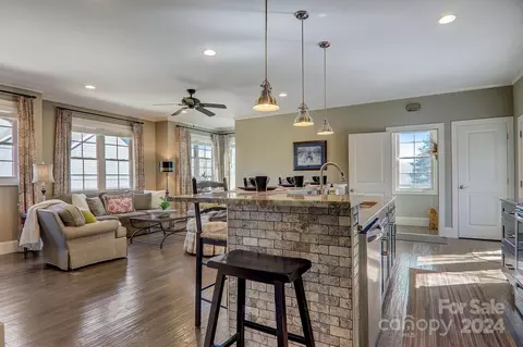Kitchen - 34 Ledgestone Dr, Fairview, NC 28730 photo 4 of 5