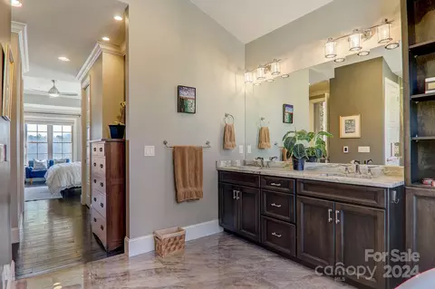 Bath - 34 Ledgestone Dr, Fairview, NC 28730 photo 3 of 5