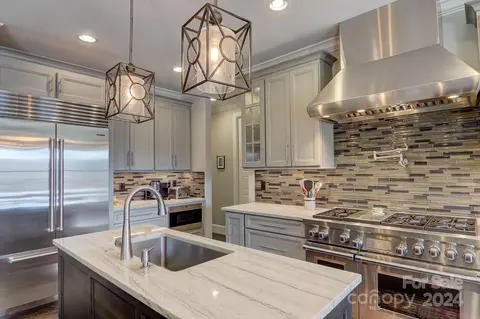 Kitchen - 34 Ledgestone Dr, Fairview, NC 28730 photo 1 of 5