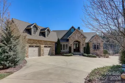 Exterior - 34 Ledgestone Dr, Fairview, NC 28730 photo 5 of 17