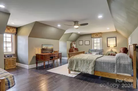 Bedroom - 34 Ledgestone Dr, Fairview, NC 28730 photo 5 of 8