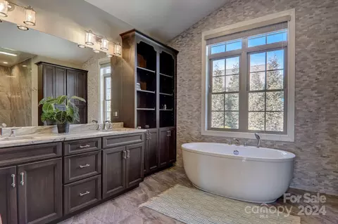 Bath - 34 Ledgestone Dr, Fairview, NC 28730 photo 2 of 5