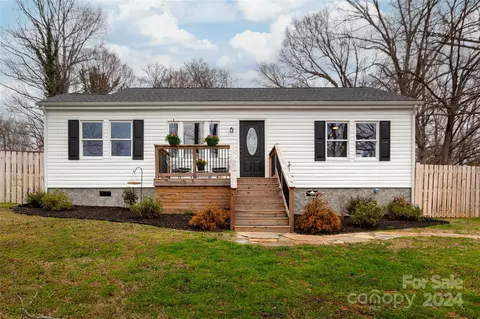 147 Nomad Ln, Lancaster, SC 29720
