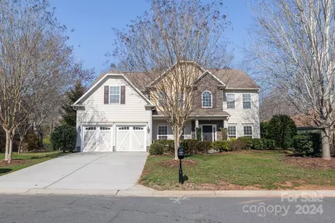 2100 Willowcrest Dr, Waxhaw, NC 28173