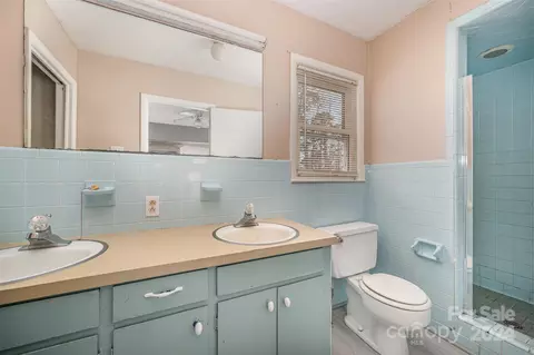 Bath - 5465 Cavin Ln, Kannapolis, NC 28081 photo 2 of 2
