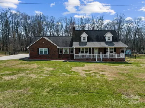 3941 Holly Springs Dr, Newton, NC 28658