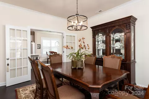 Dining - 11618 Westbranch Pkwy, Davidson, NC 28036 photo 3 of 3