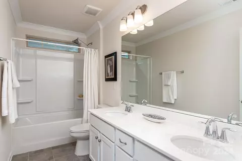 Bath - 11618 Westbranch Pkwy, Davidson, NC 28036 photo 3 of 4