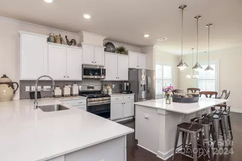 Kitchen - 11618 Westbranch Pkwy, Davidson, NC 28036 photo 3 of 4