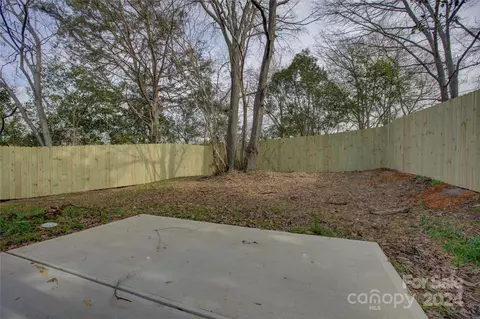 Exterior - 937 15th St, Lancaster, SC 29720 photo 5 of 8