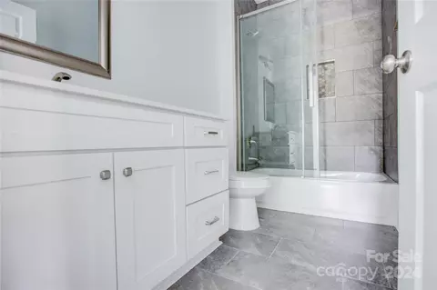 Bath - 937 15th St, Lancaster, SC 29720 photo 5 of 6