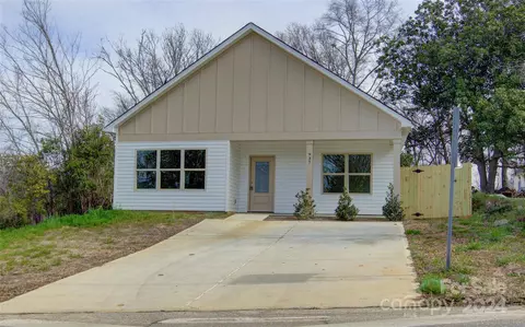 Exterior - 937 15th St, Lancaster, SC 29720 photo 2 of 8