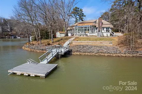 1031 Woodlake Ln, Tega Cay, SC 29708