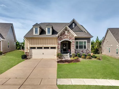 222 Kentmere Ln, Lake Wylie, SC 29710
