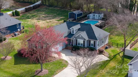 549 Cameron Pointe Ln, Belmont, NC 28012