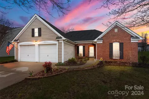 10211 Ingleton Ct, Charlotte, NC 28269