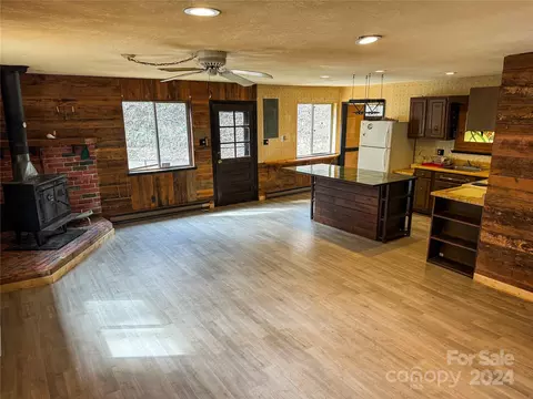Living - 688 Enchanted Forest Dr, Sylva, NC 28779 photo 2 of 5