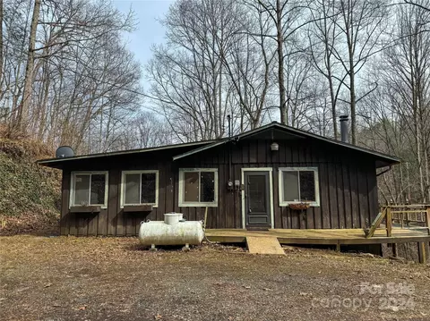 Exterior - 688 Enchanted Forest Dr, Sylva, NC 28779 photo 2 of 8