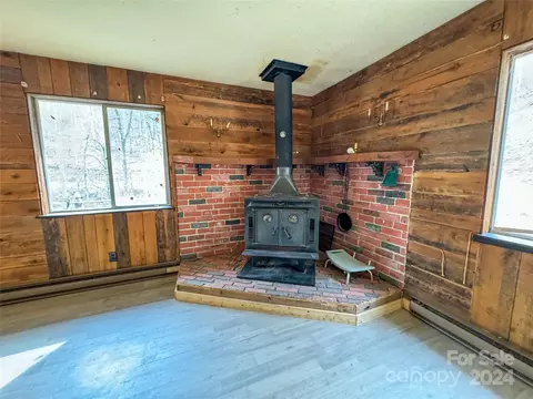 Living - 688 Enchanted Forest Dr, Sylva, NC 28779 photo 3 of 5